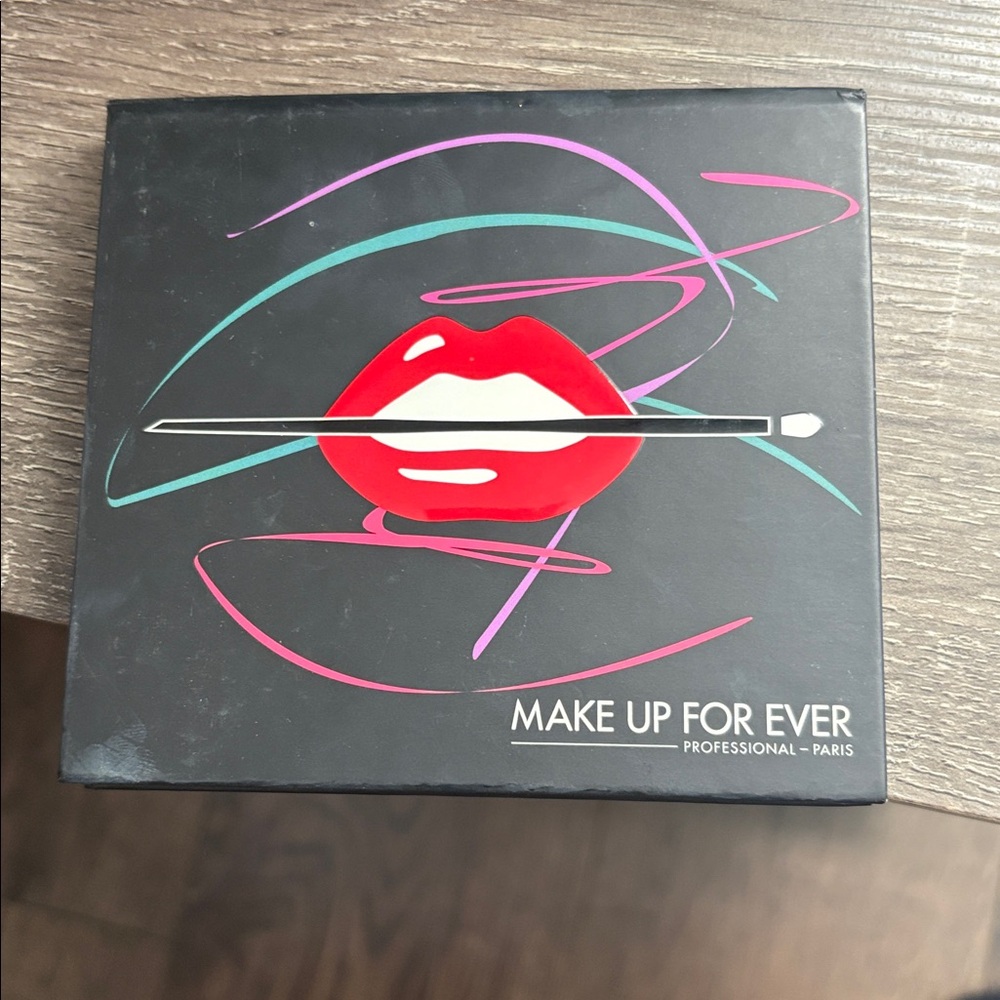 HP🎊Make Up For Ever 9 Artist Shadow Palette.